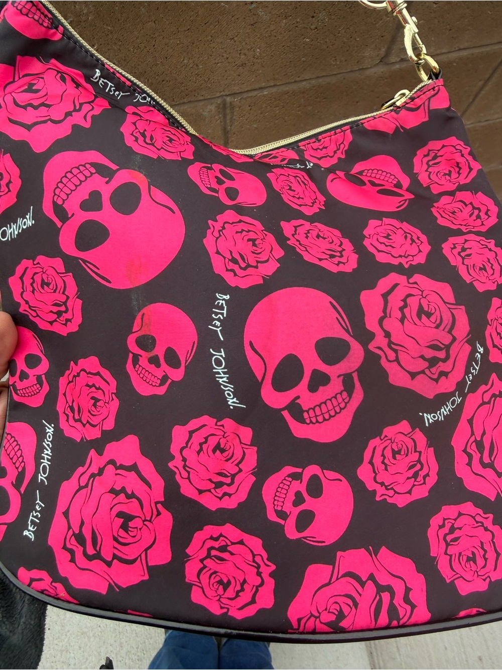 Betsey Johnson Skulls & Roses Crossbody Bag Pink Black Gold Hardware - Picture 6 of 7
